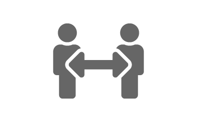 Icon of double headed arrow pointing at two different people, symbolizing collaborative divorce